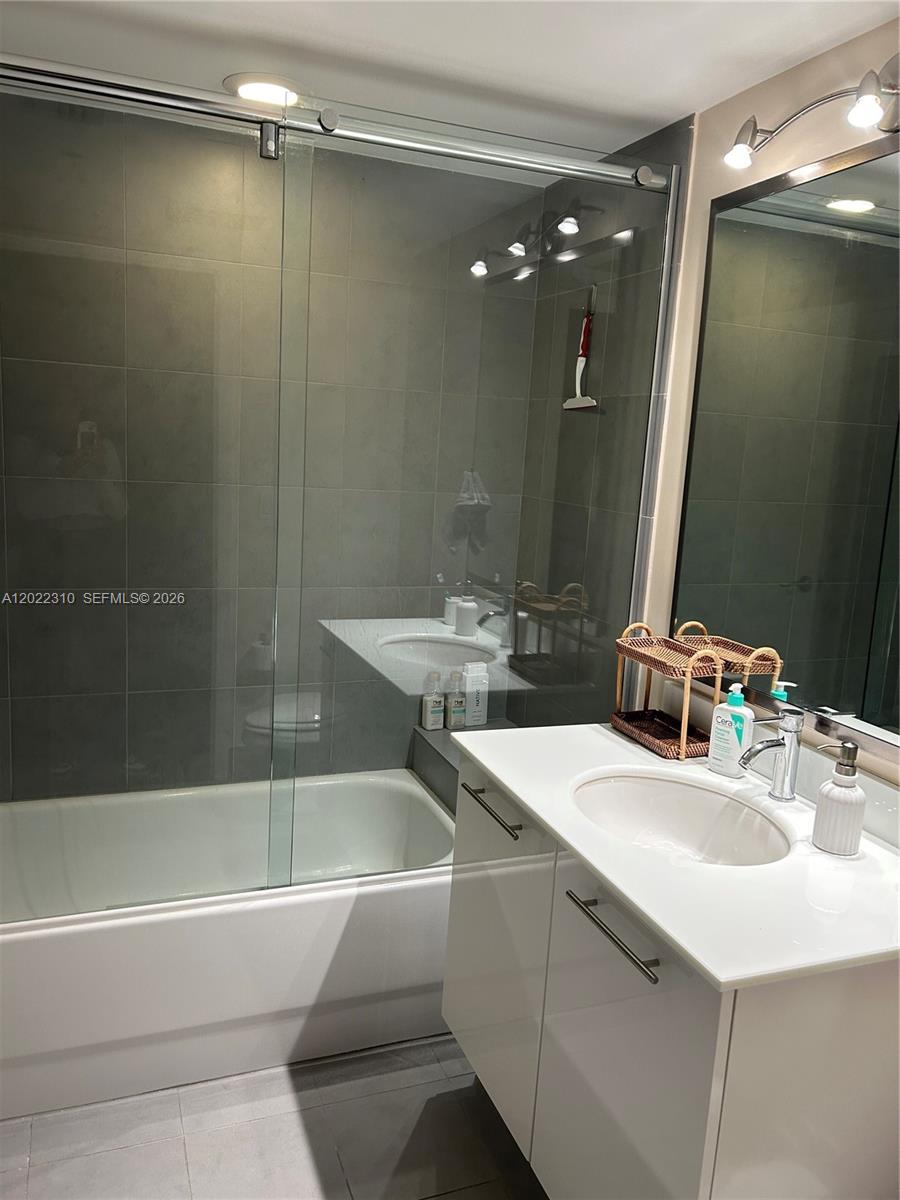 92 SW 3rd St #3703, Miami FL 33130