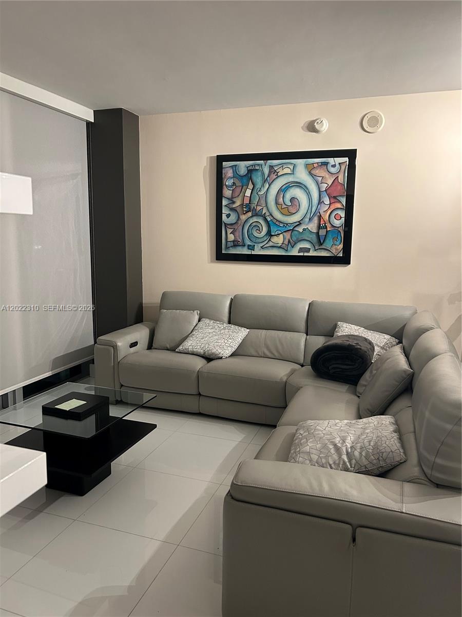 92 SW 3rd St #3703, Miami FL 33130