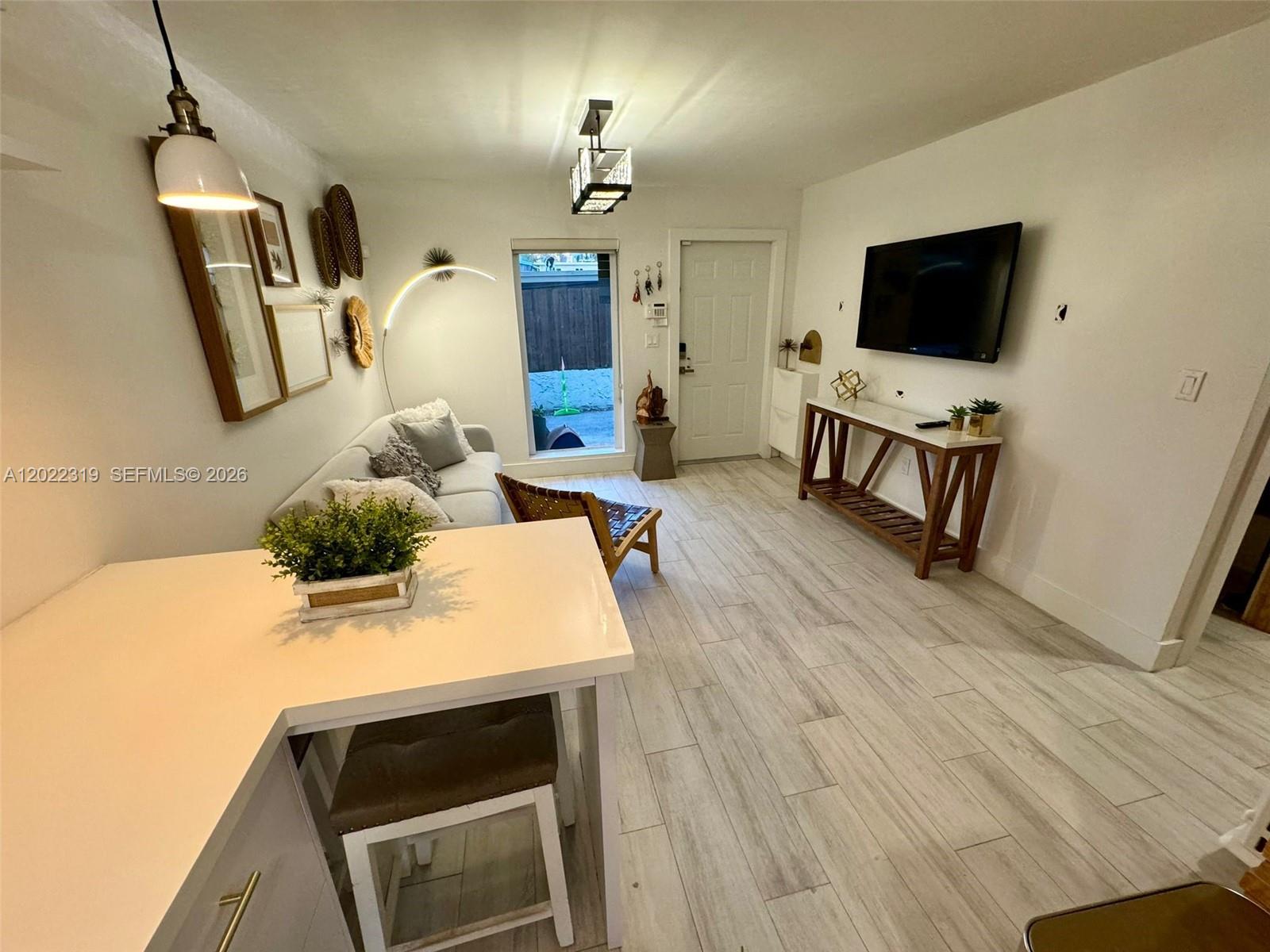 1121 SW 7th St #1, Miami FL 33130