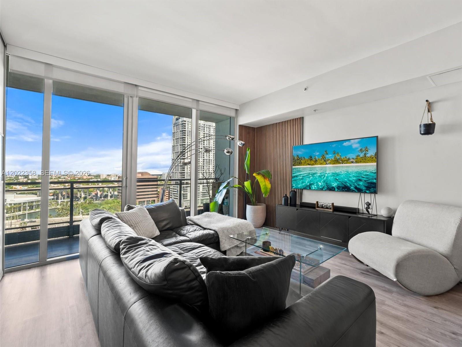 92 SW 3rd St #1607, Miami FL 33130