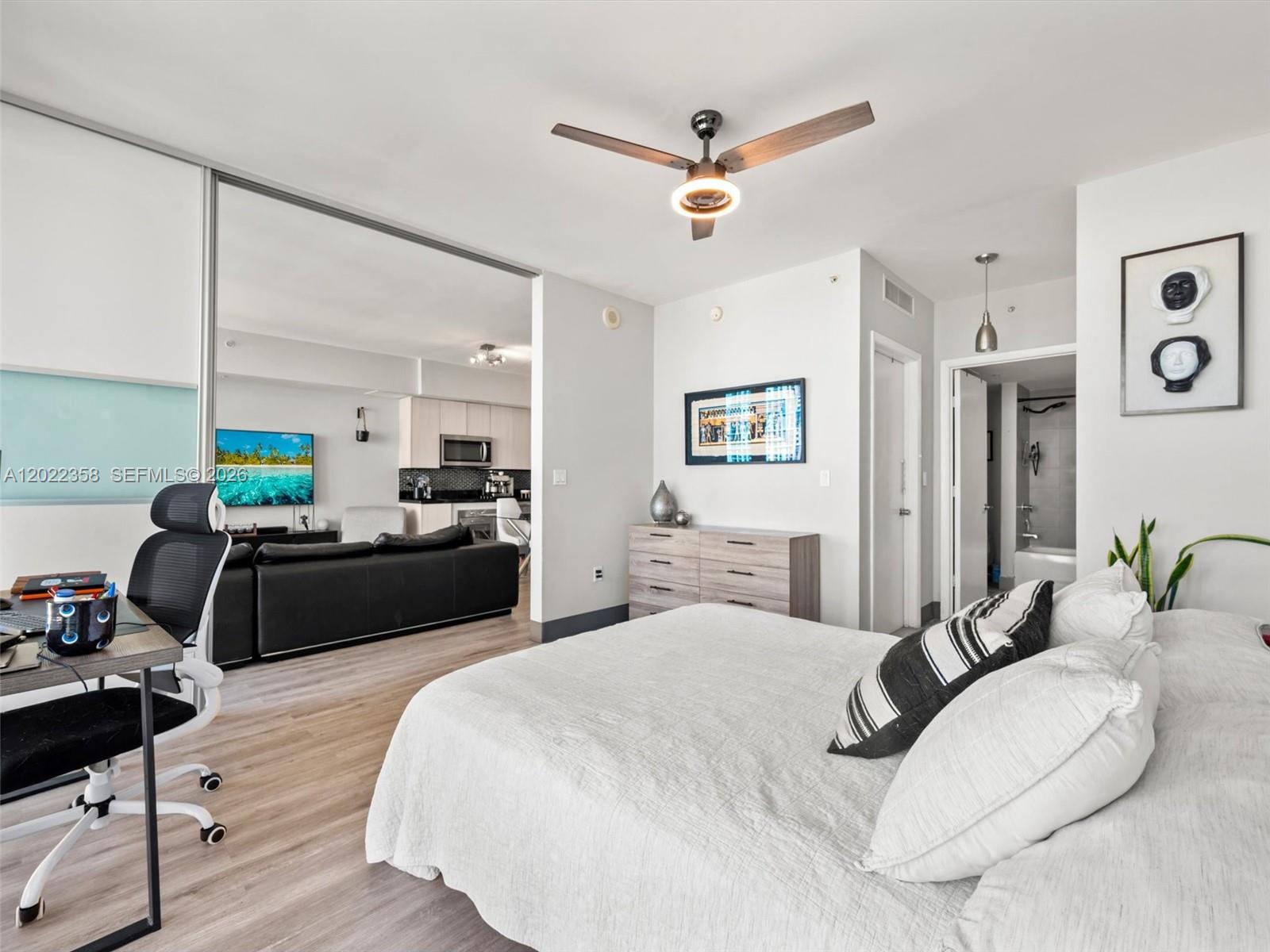 92 SW 3rd St #1607, Miami FL 33130
