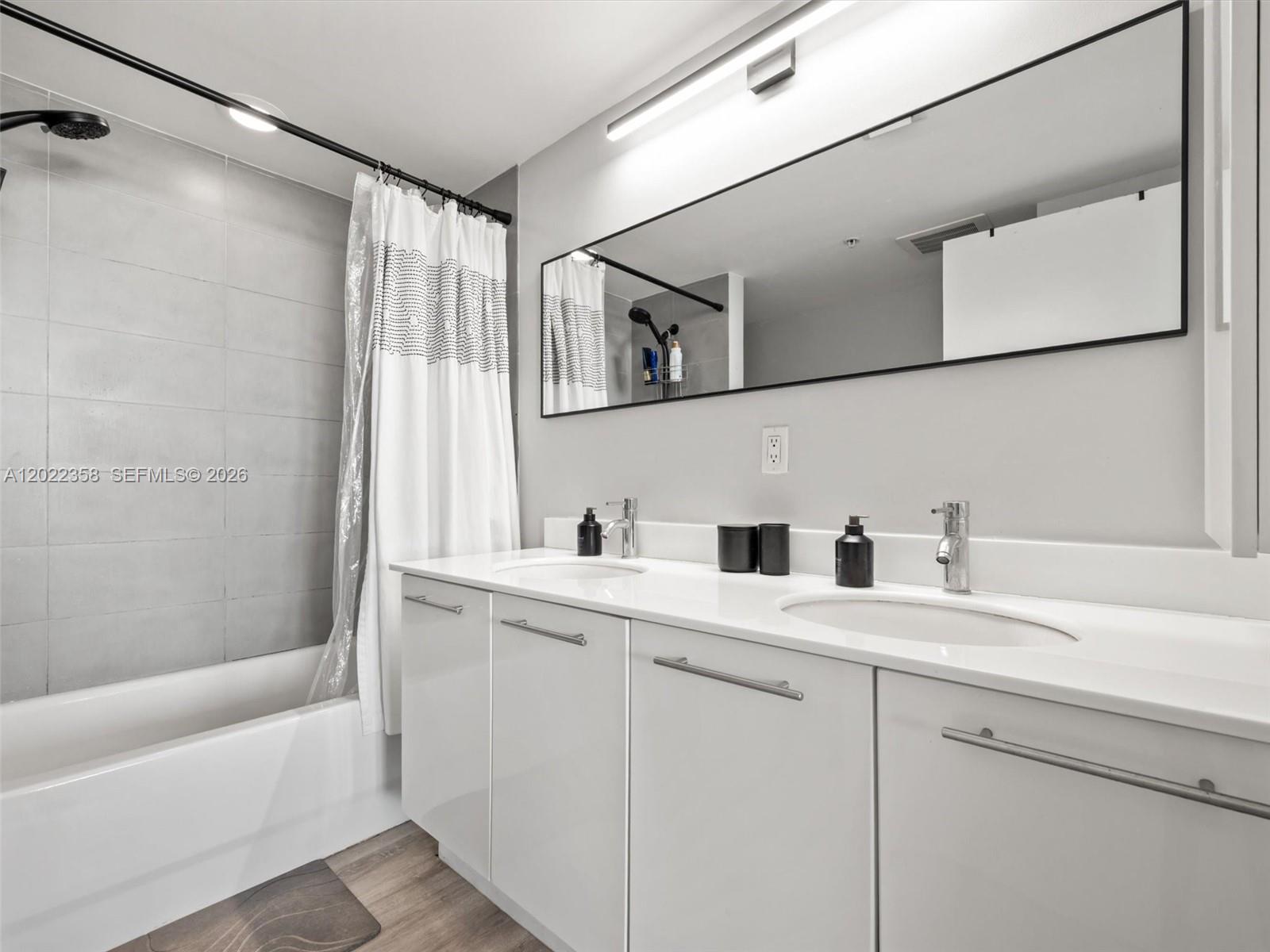92 SW 3rd St #1607, Miami FL 33130