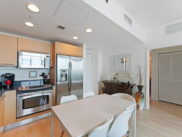 951 Brickell Ave #2808, Miami FL 33131