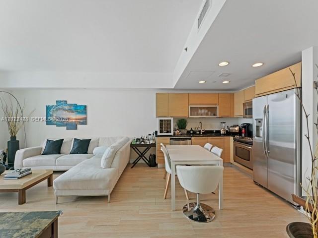951 Brickell Ave #2808, Miami FL 33131