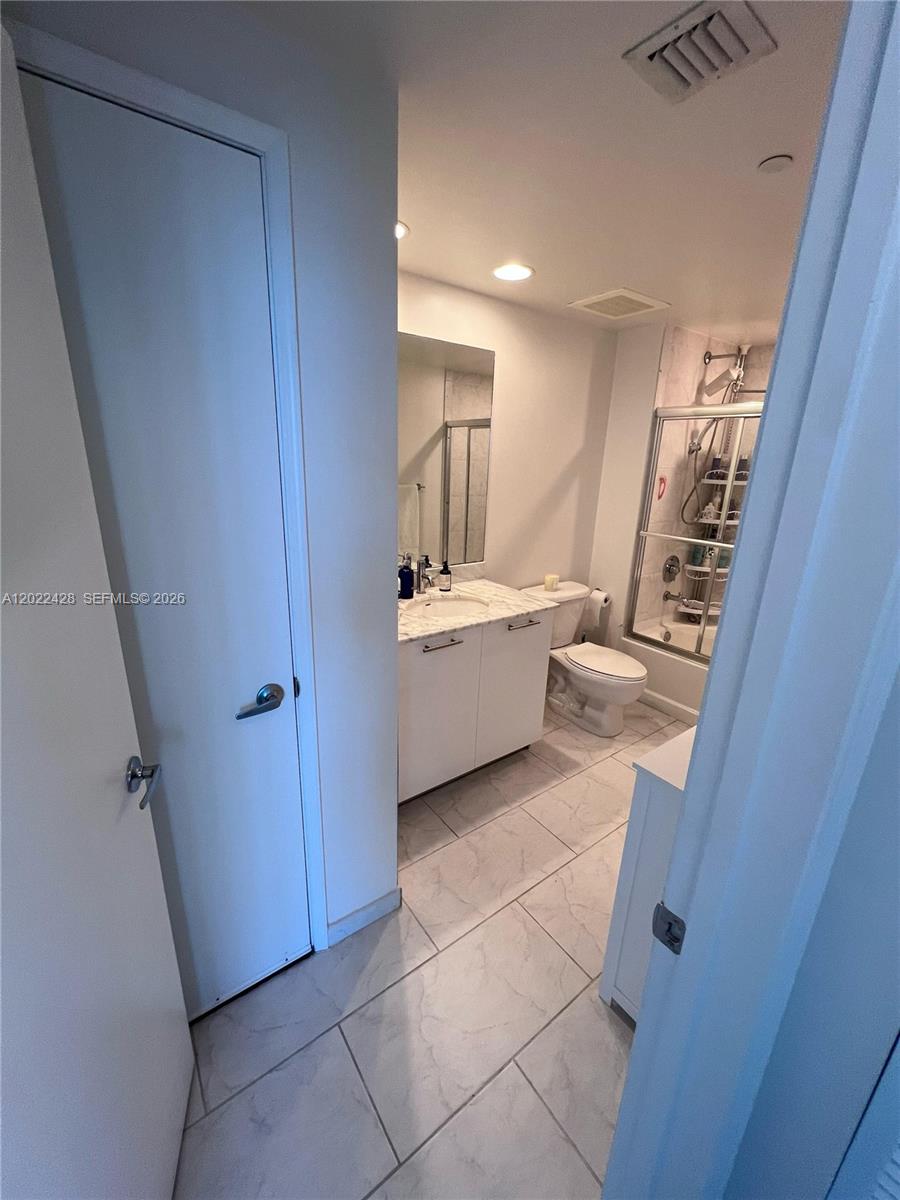 951 Brickell Ave #2808, Miami FL 33131