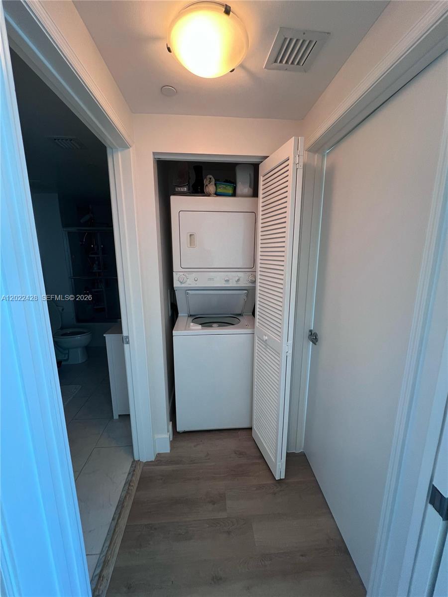 951 Brickell Ave #2808, Miami FL 33131