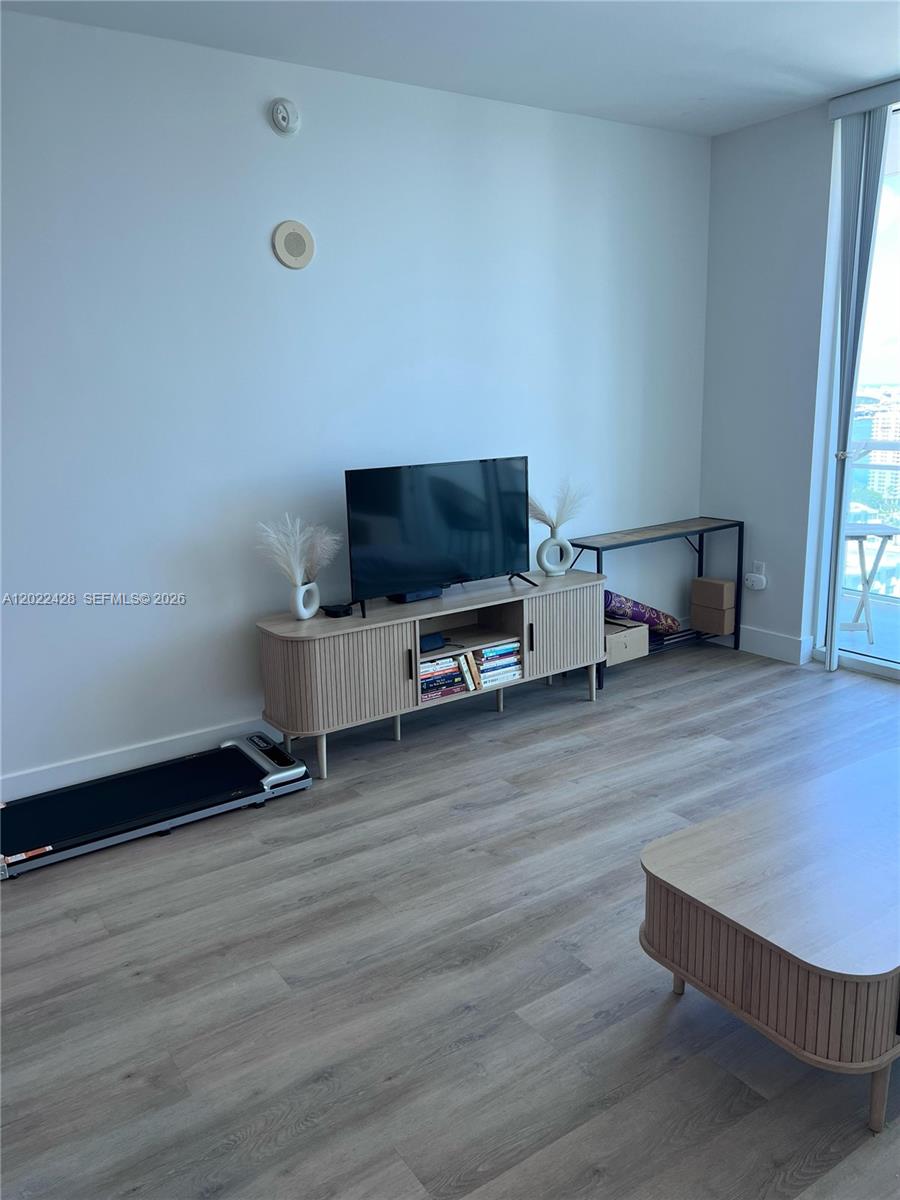 951 Brickell Ave #2808, Miami FL 33131