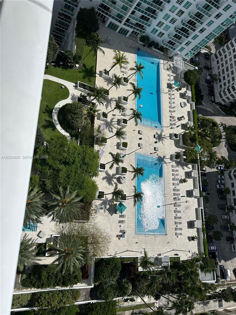 951 Brickell Ave #2808, Miami FL 33131