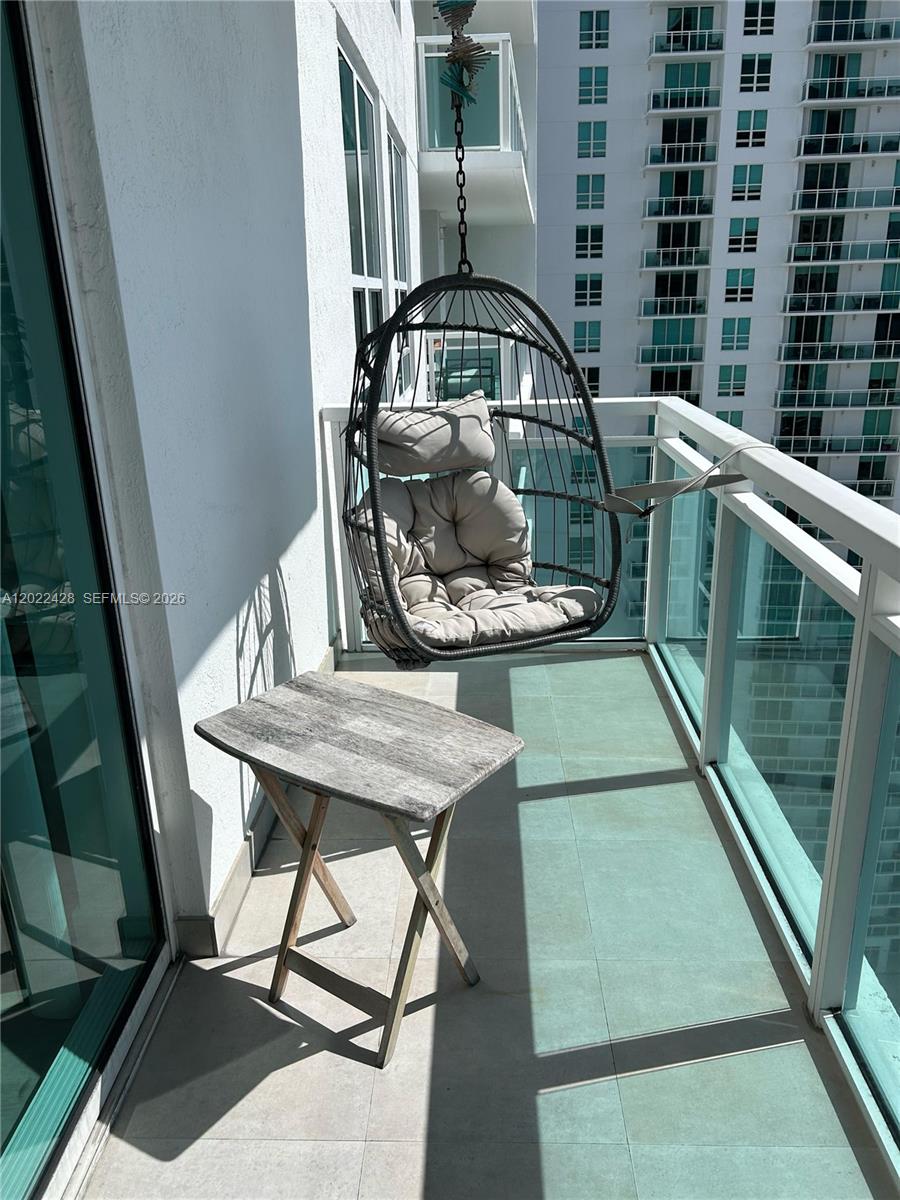 951 Brickell Ave #2808, Miami FL 33131