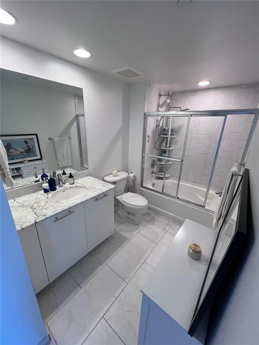 951 Brickell Ave #2808, Miami FL 33131