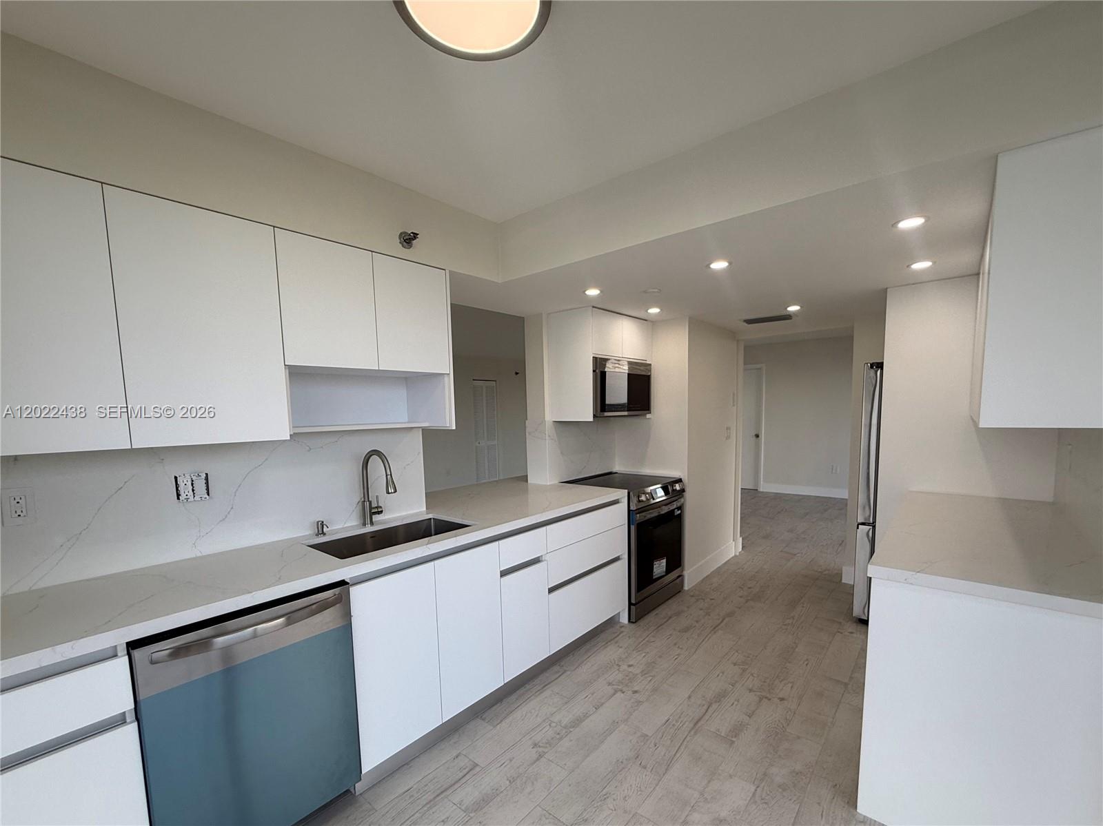 801 N Venetian Dr #408, Miami FL 33139