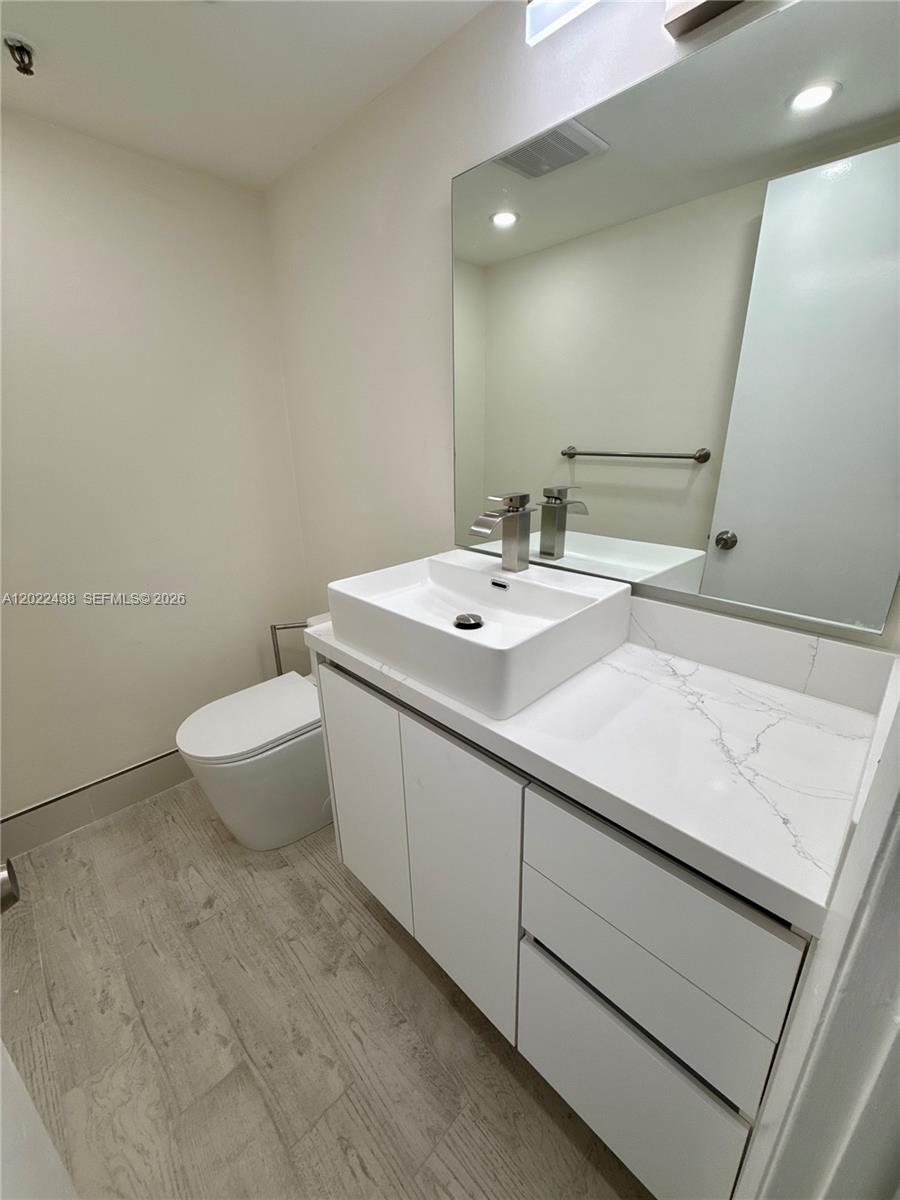 801 N Venetian Dr #408, Miami FL 33139
