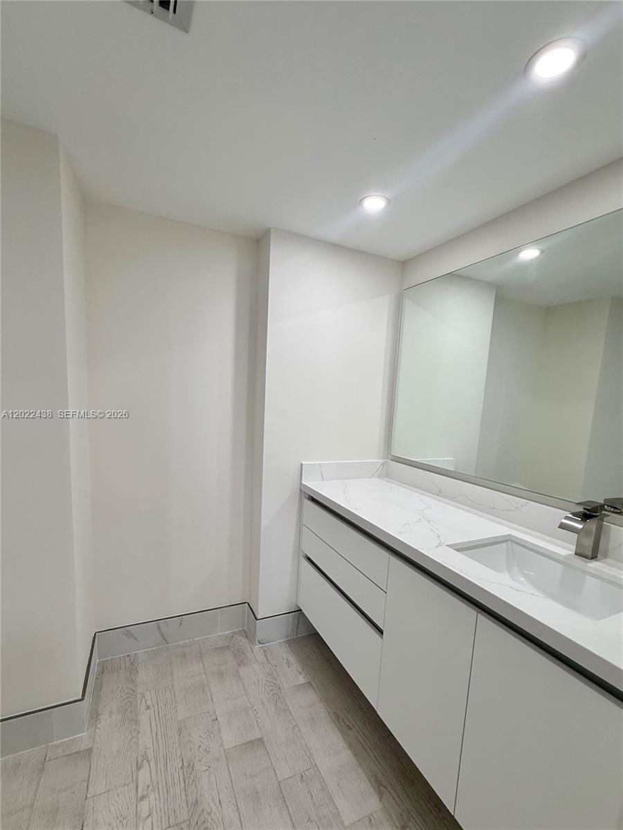 801 N Venetian Dr #408, Miami FL 33139