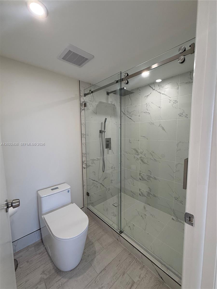 801 N Venetian Dr #408, Miami FL 33139