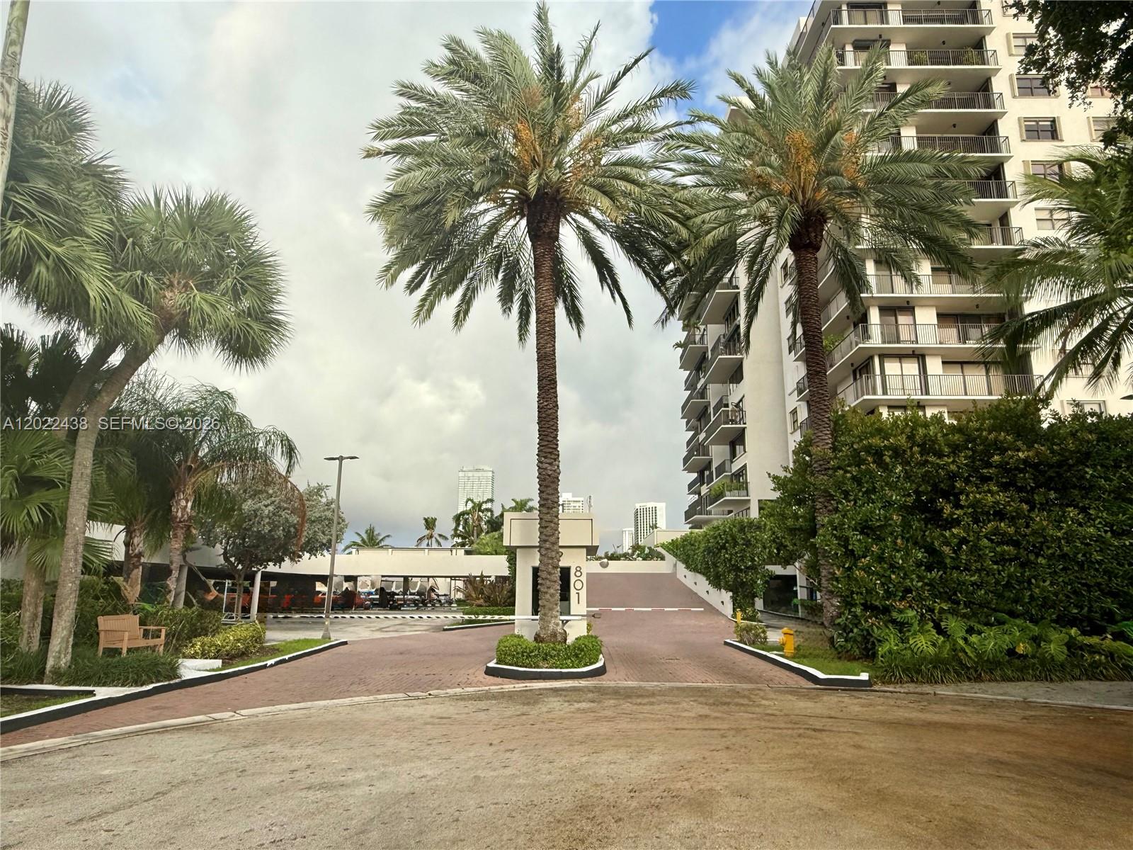 801 N Venetian Dr #408, Miami FL 33139