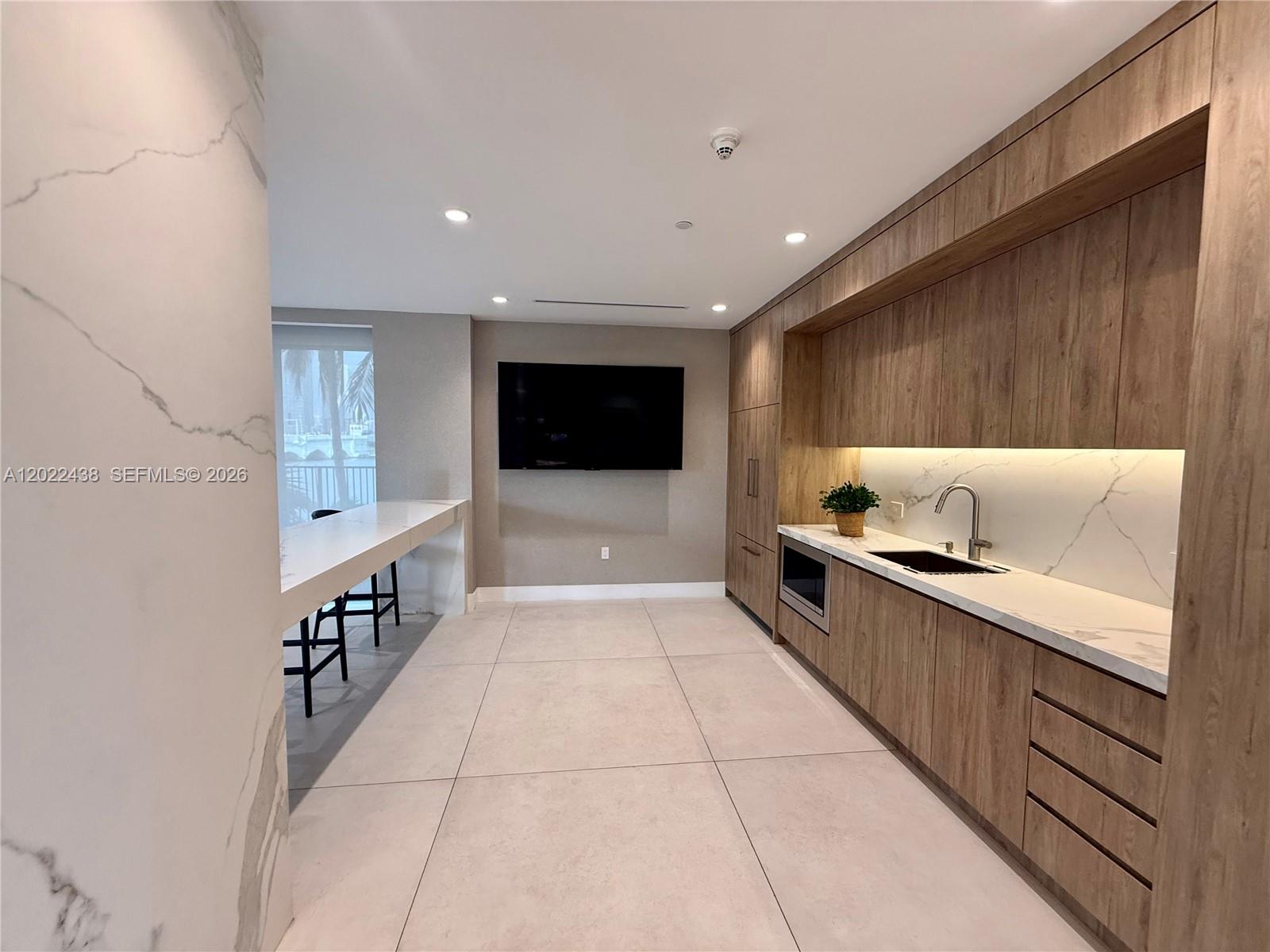 801 N Venetian Dr #408, Miami FL 33139