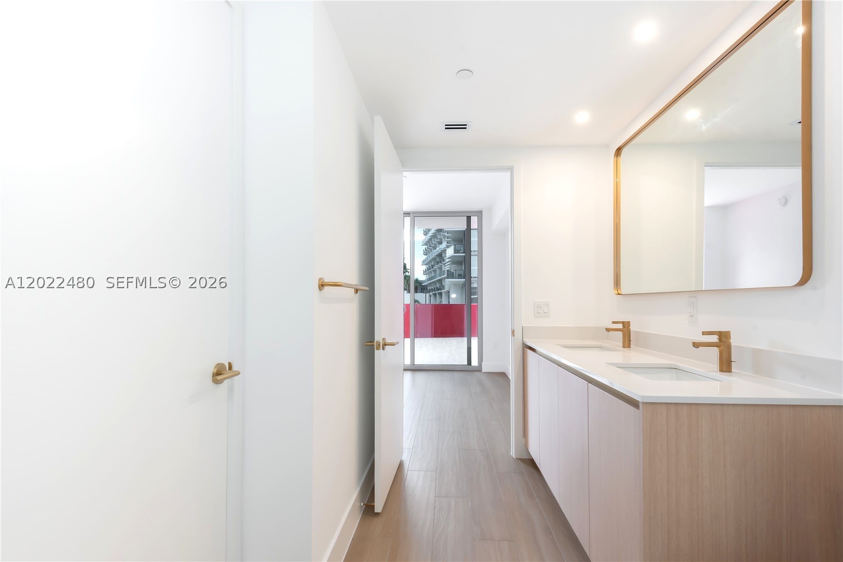 90 NE 32 #608, Miami FL 33137