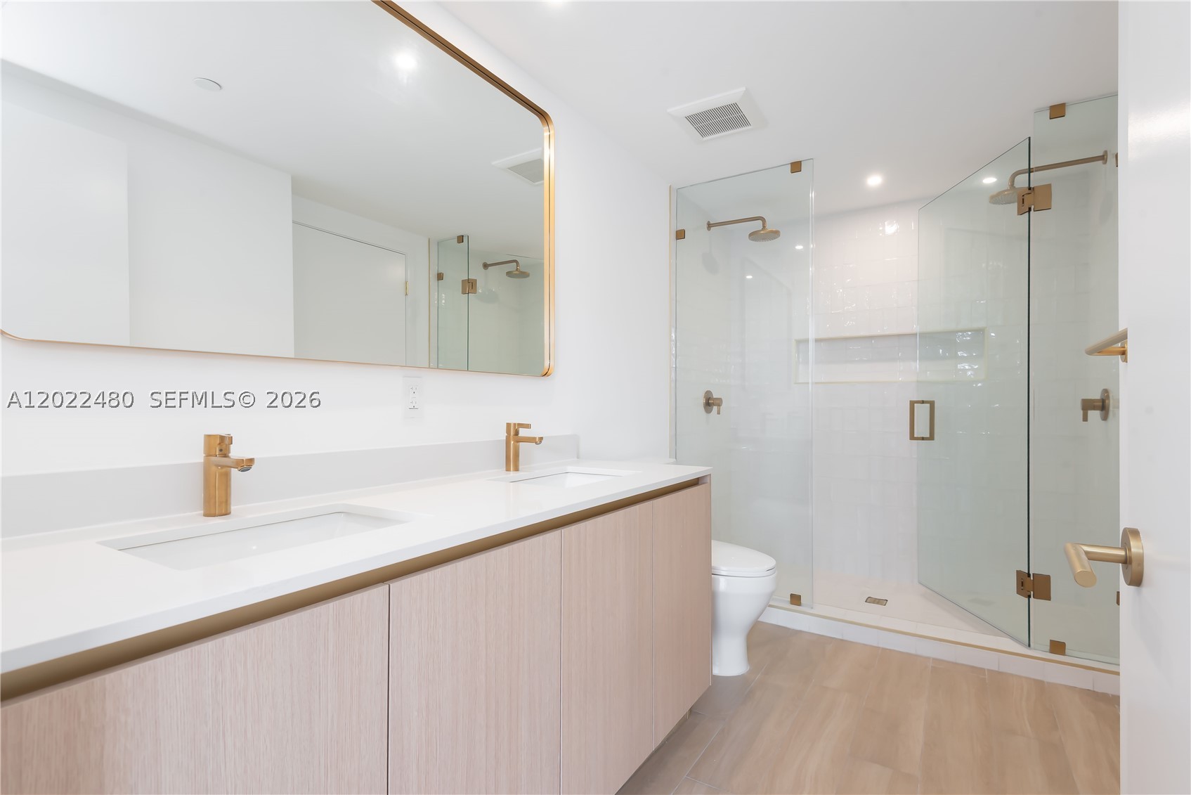 90 NE 32 #608, Miami FL 33137