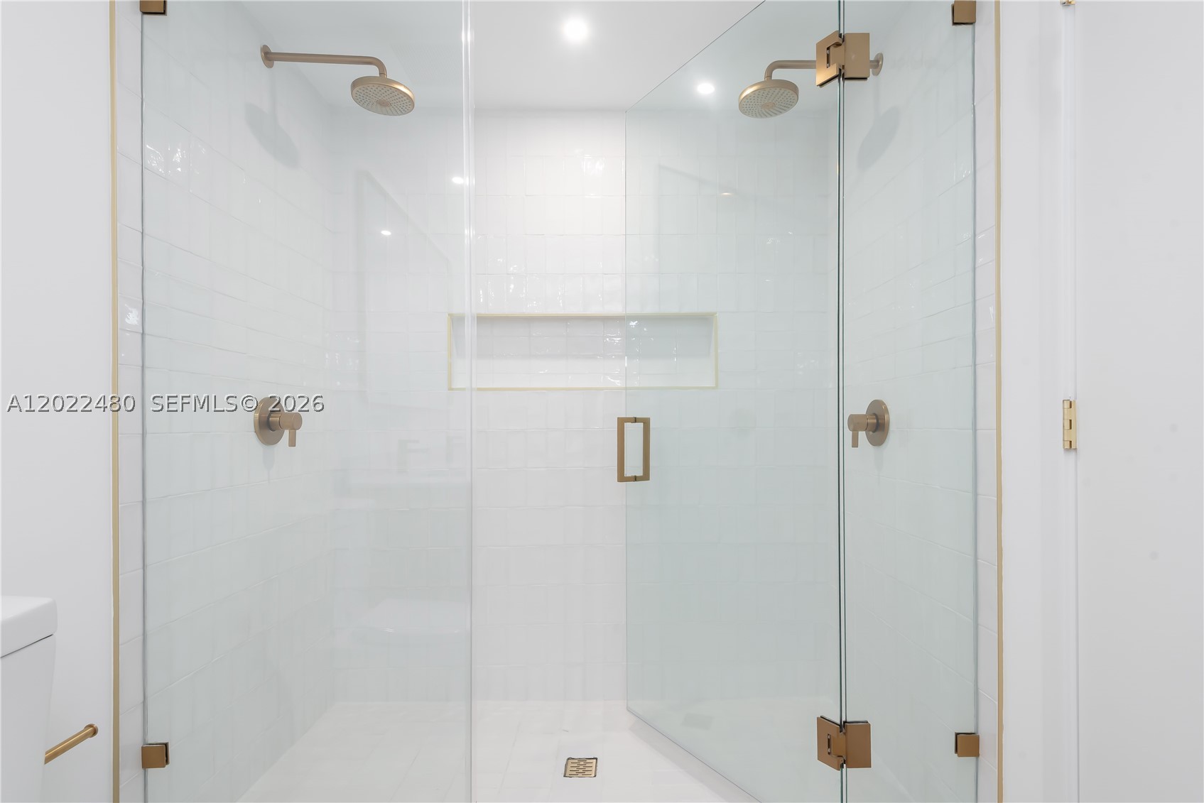 90 NE 32 #608, Miami FL 33137