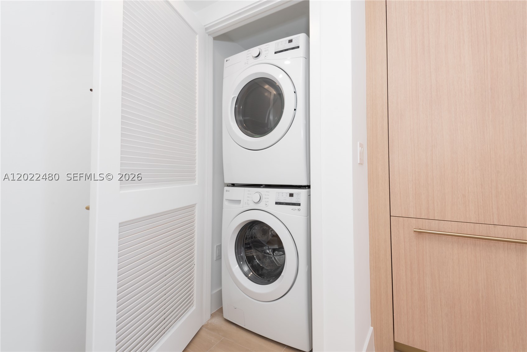 90 NE 32 #608, Miami FL 33137