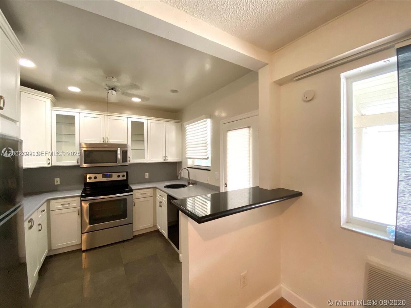 30 Park Dr #16, Bal Harbour FL 33154