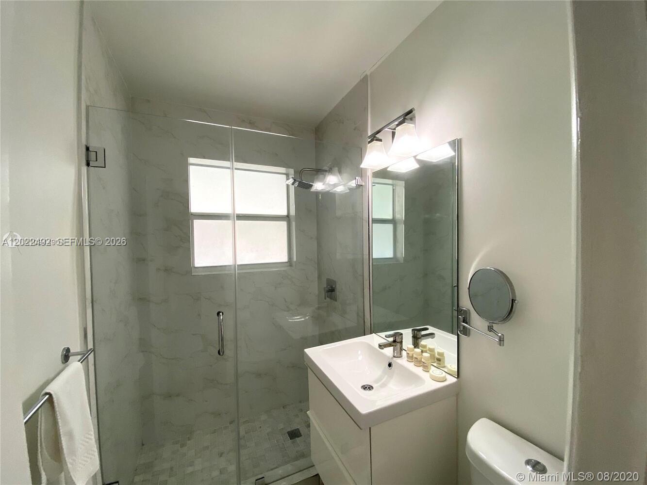 30 Park Dr #16, Bal Harbour FL 33154