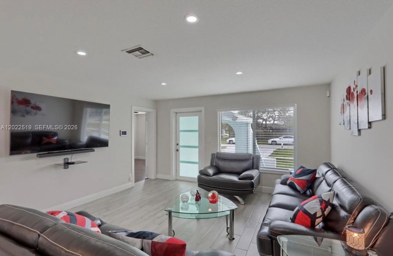 876 Gardenia Dr, Royal Palm Beach FL 33411