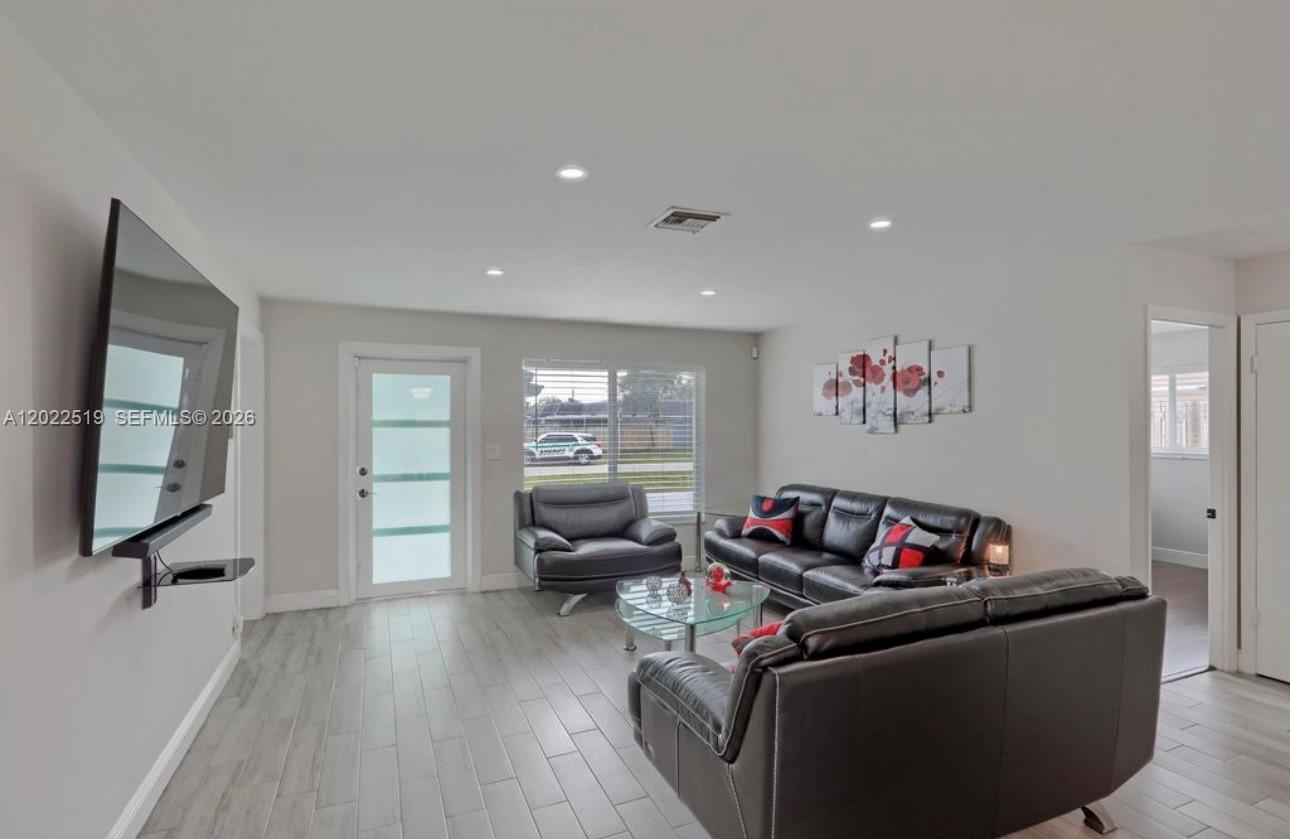 876 Gardenia Dr, Royal Palm Beach FL 33411