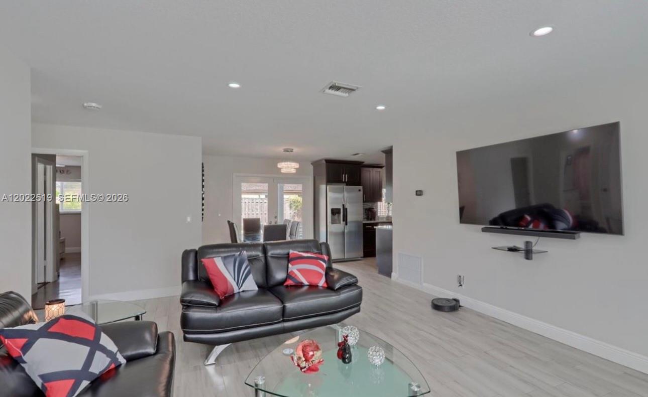 876 Gardenia Dr, Royal Palm Beach FL 33411