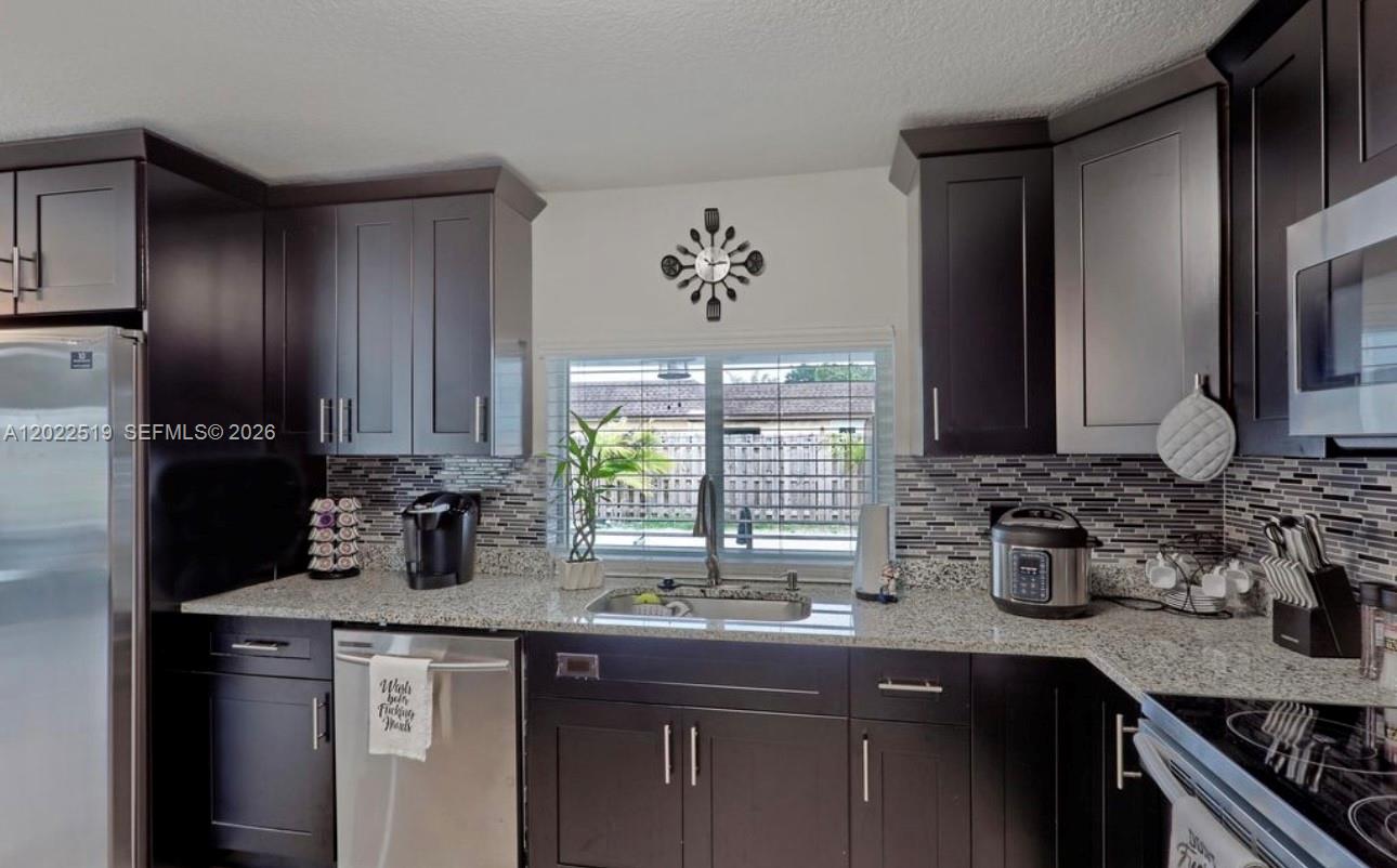 876 Gardenia Dr, Royal Palm Beach FL 33411
