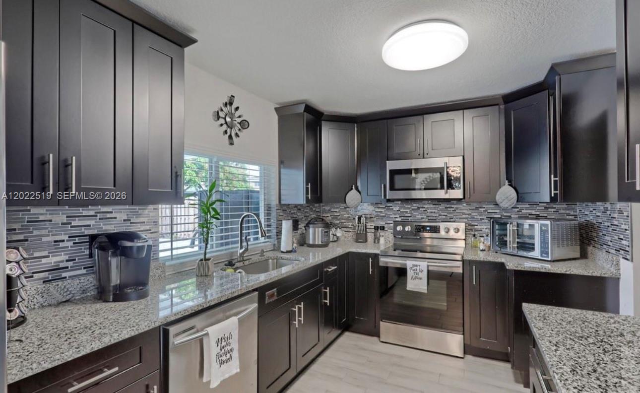 876 Gardenia Dr, Royal Palm Beach FL 33411