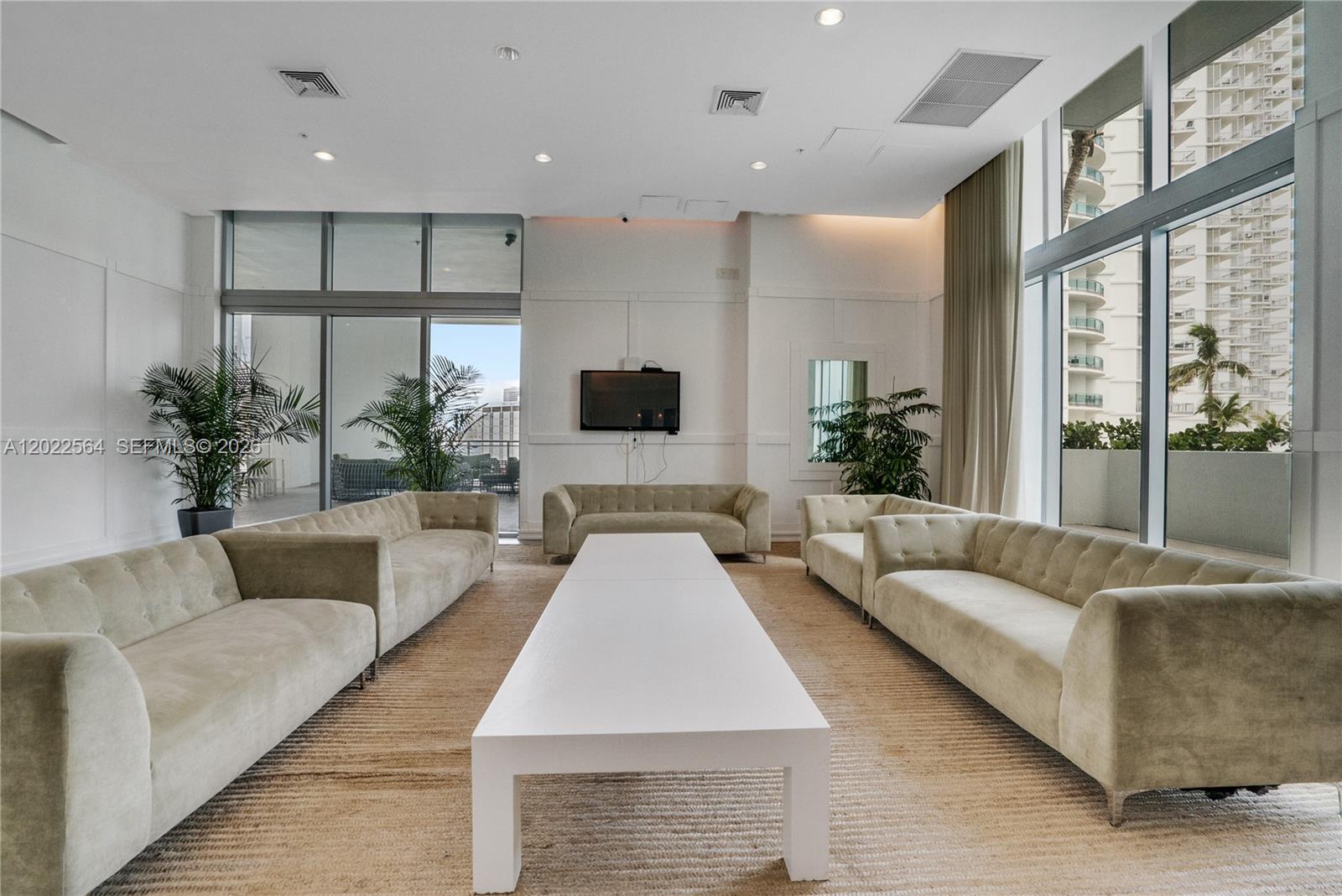 90 SW 3rd St #4308, Miami FL 33130