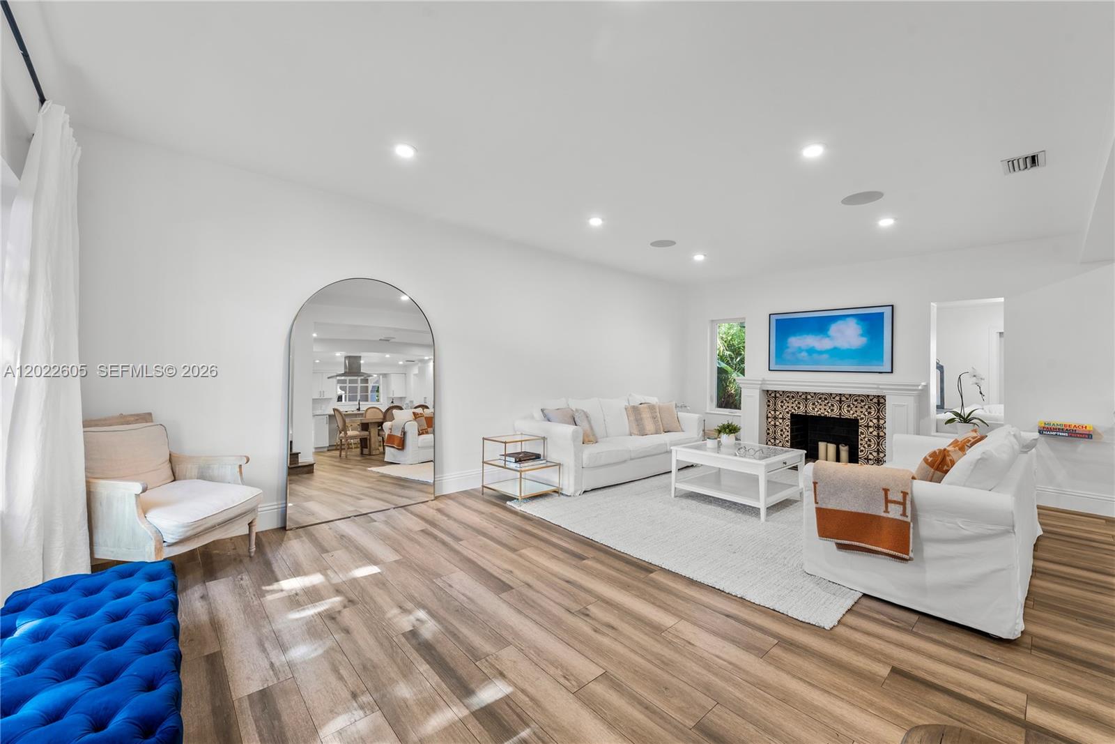 5236 Pine Tree Dr, Miami Beach FL 33140