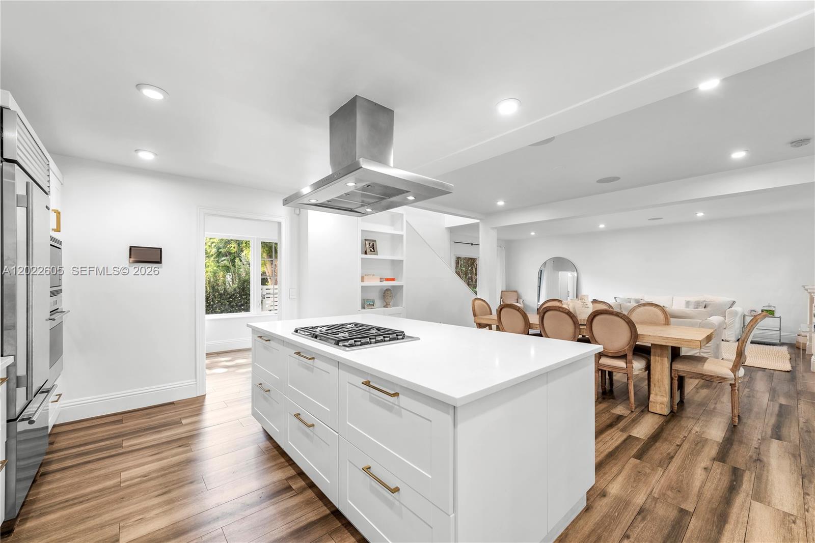 5236 Pine Tree Dr, Miami Beach FL 33140
