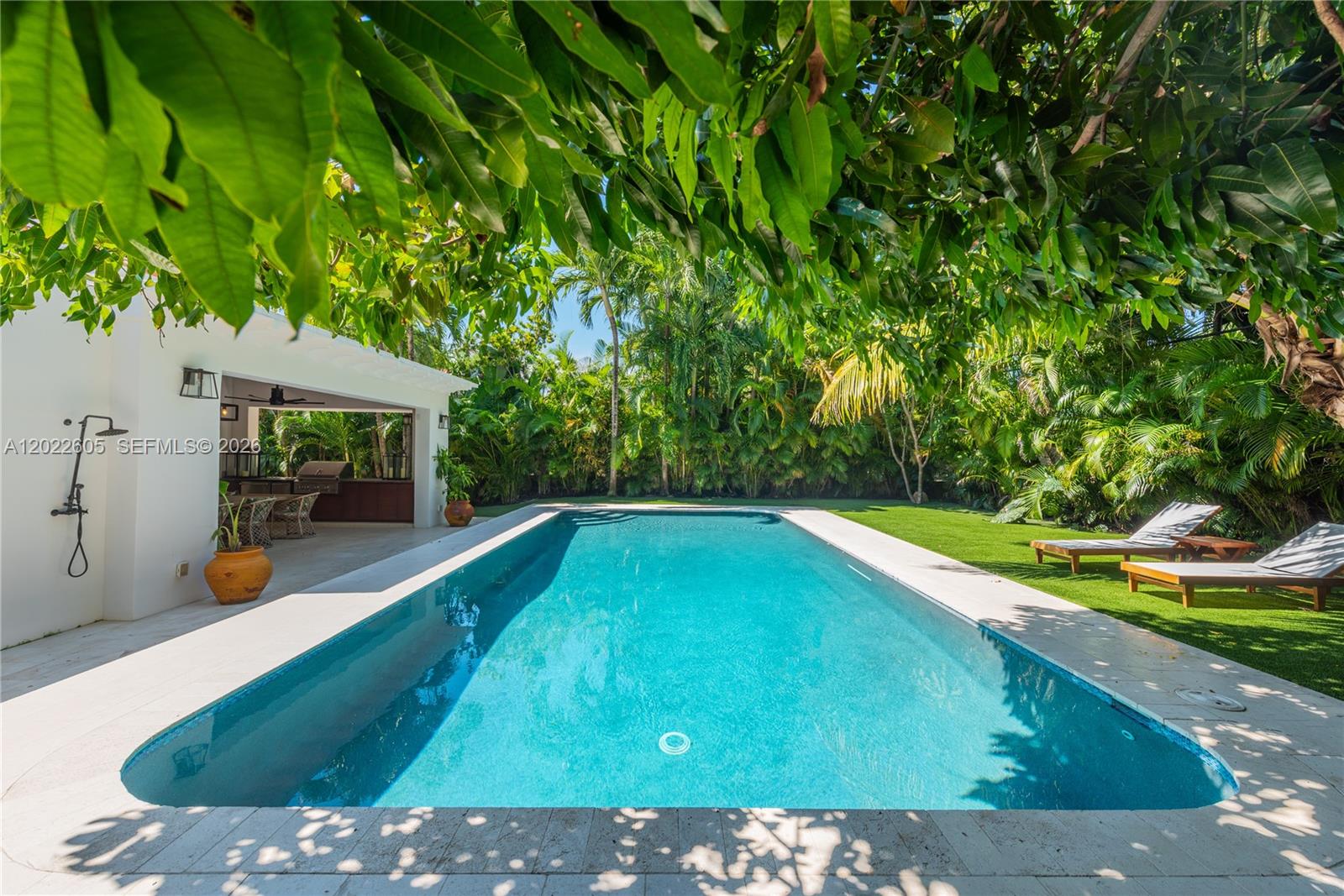 5236 Pine Tree Dr, Miami Beach FL 33140