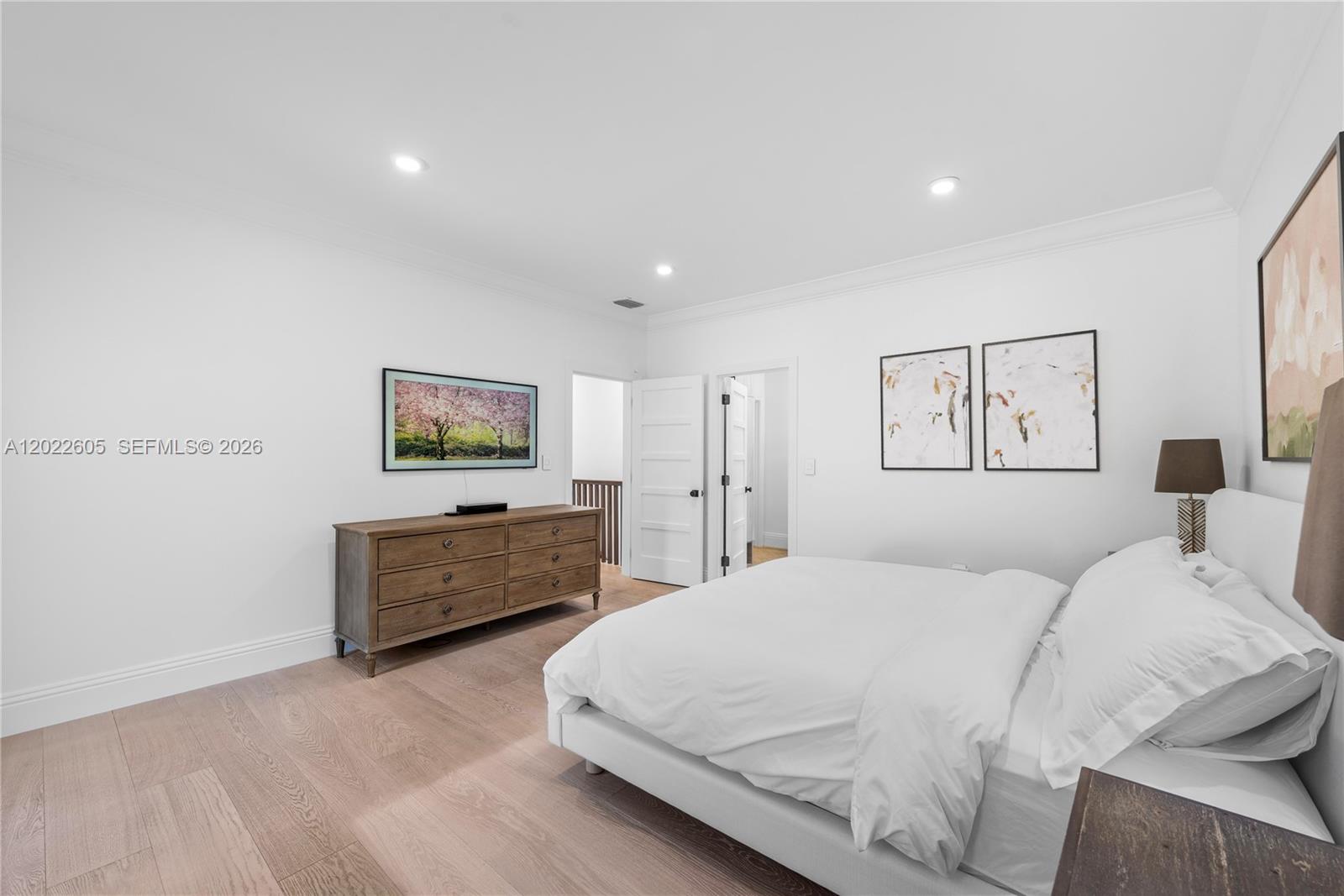 5236 Pine Tree Dr, Miami Beach FL 33140