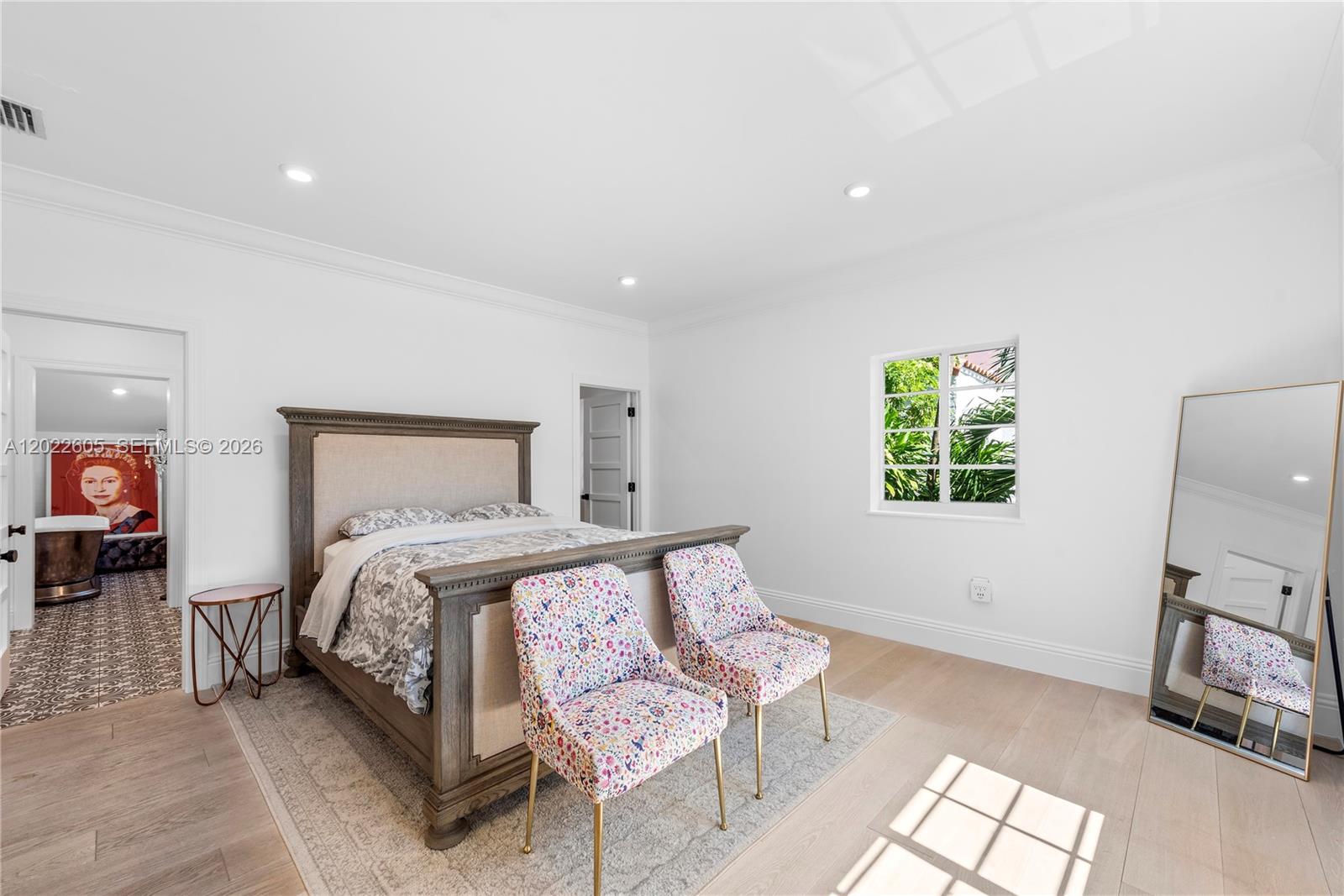 5236 Pine Tree Dr, Miami Beach FL 33140