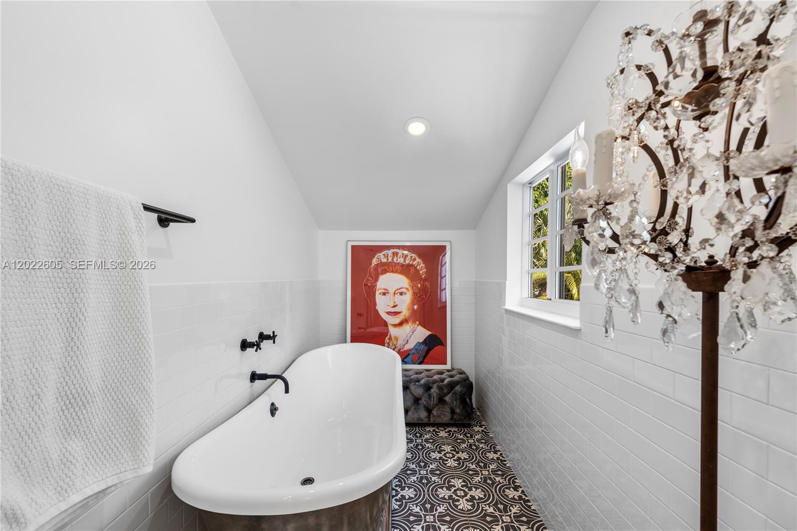 5236 Pine Tree Dr, Miami Beach FL 33140