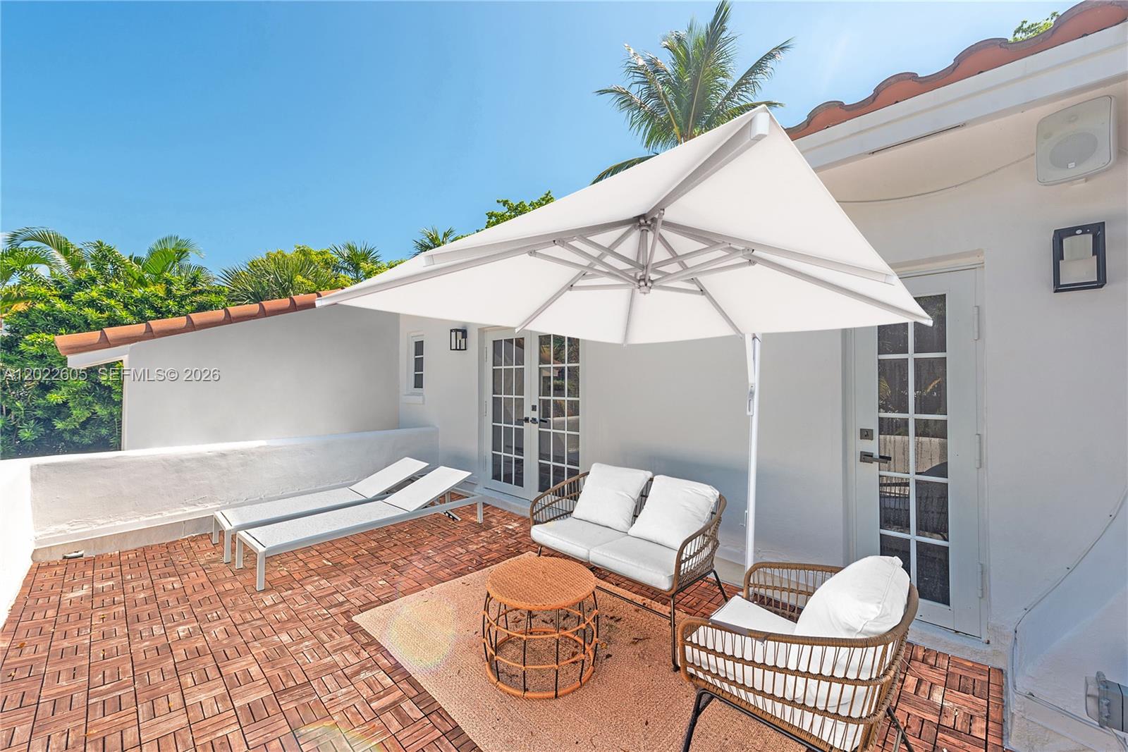 5236 Pine Tree Dr, Miami Beach FL 33140