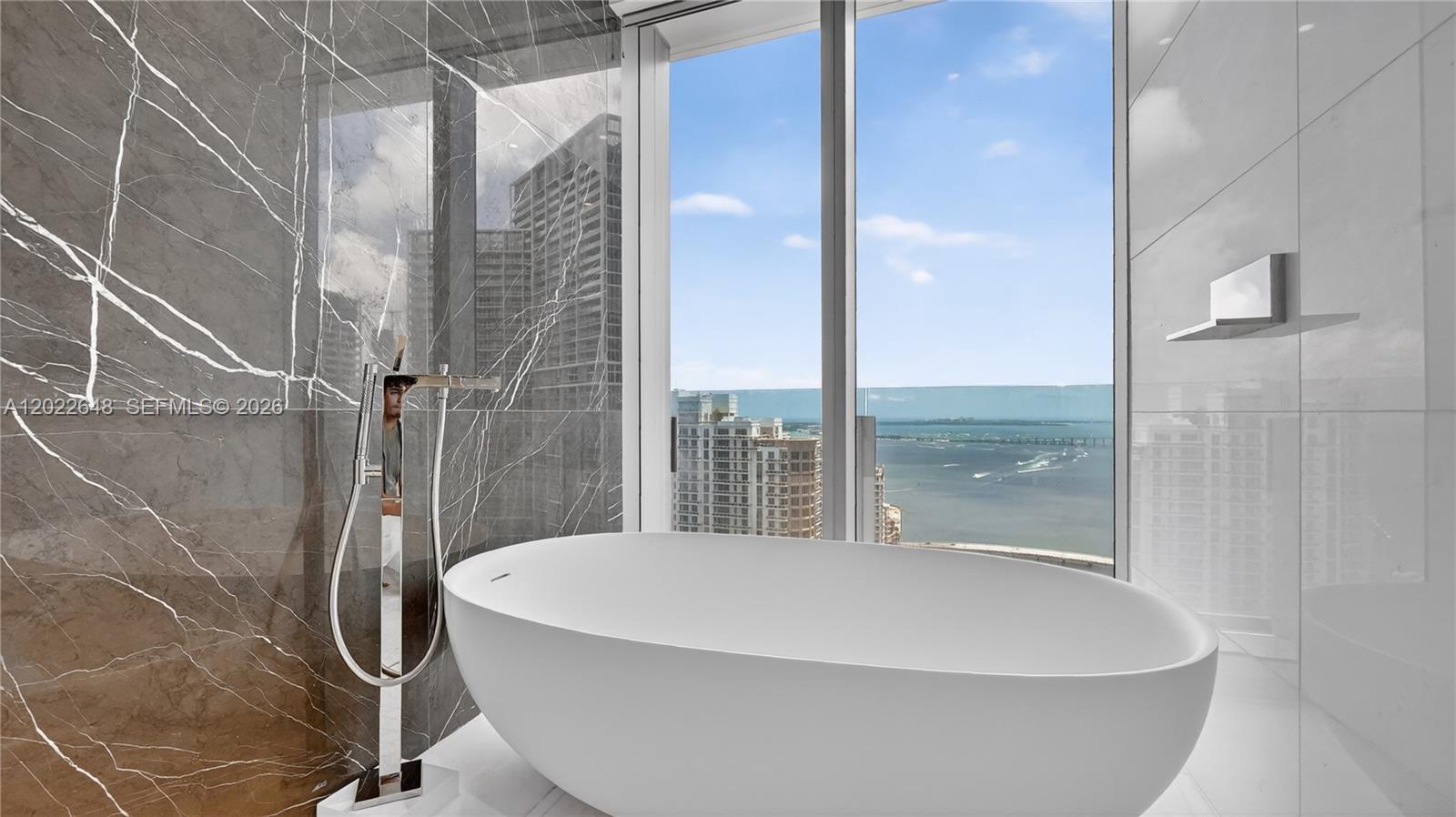 300 Biscayne Blvd Way #3604, Miami FL 33131