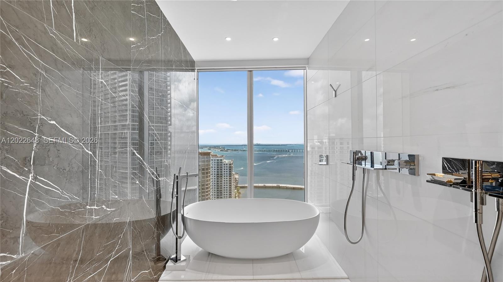 300 Biscayne Blvd Way #3604, Miami FL 33131