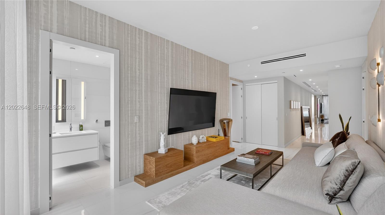 300 Biscayne Blvd Way #3604, Miami FL 33131