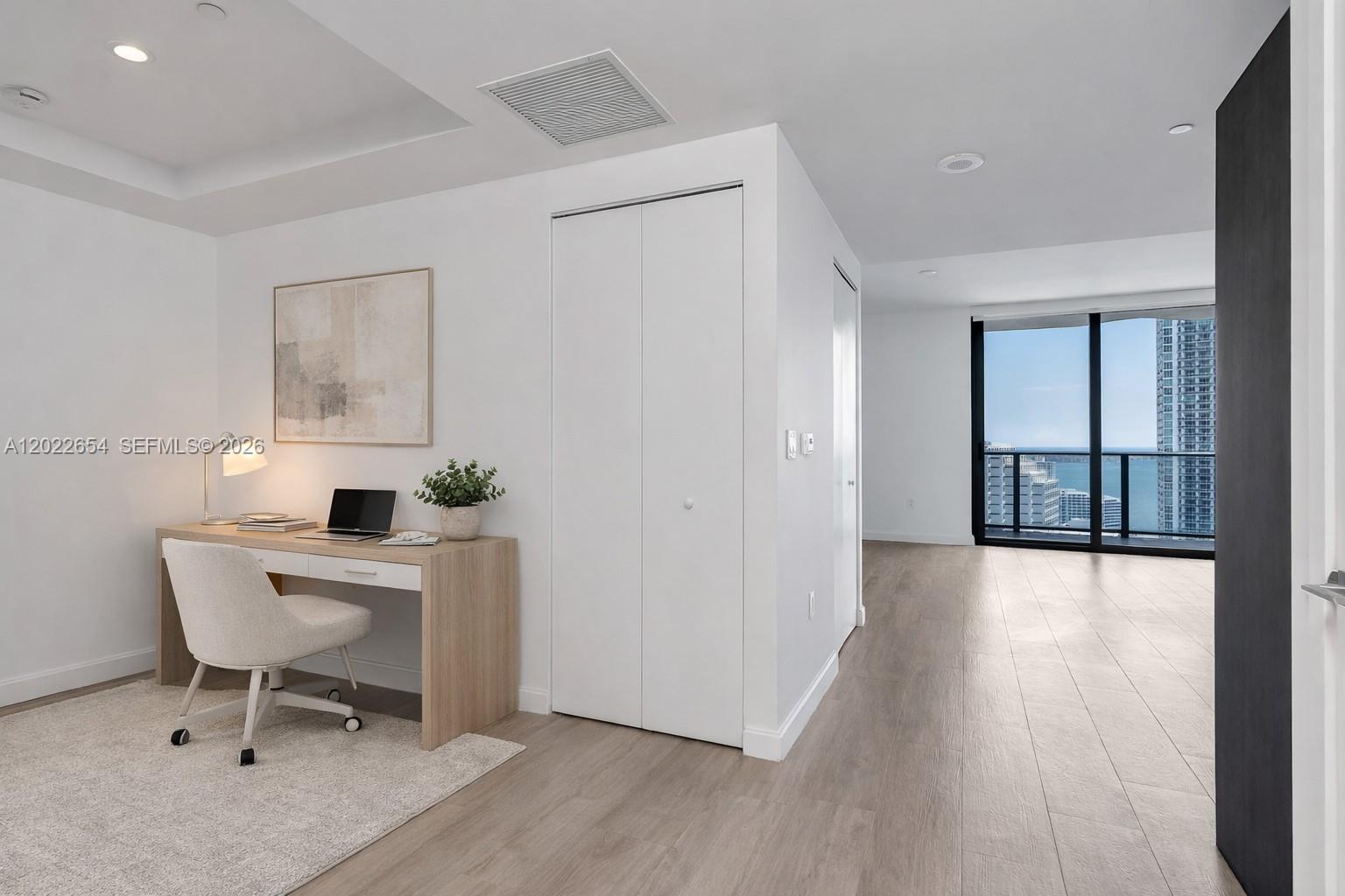 45 SW 9th St #3502, Miami FL 33130