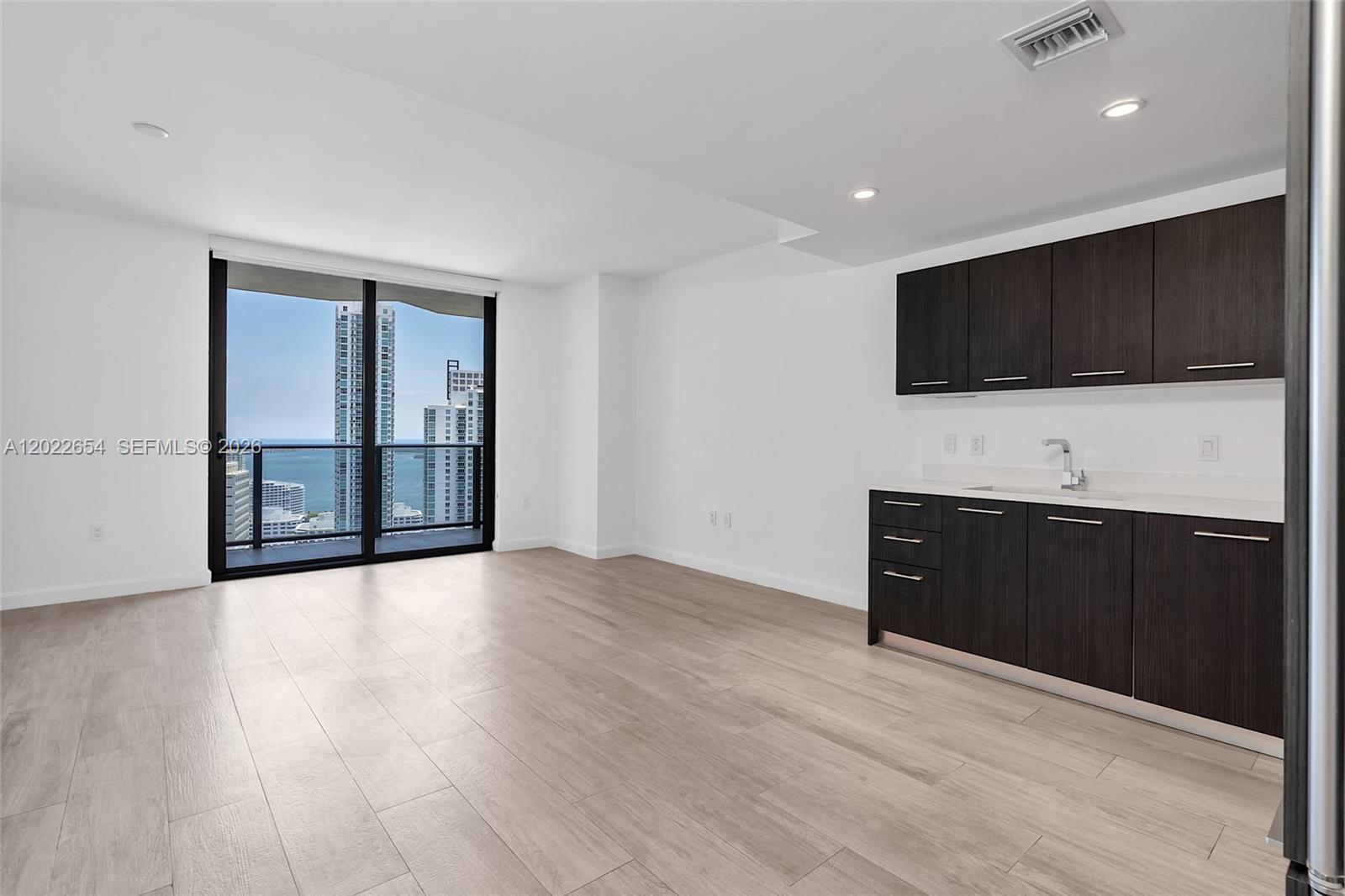 45 SW 9th St #3502, Miami FL 33130