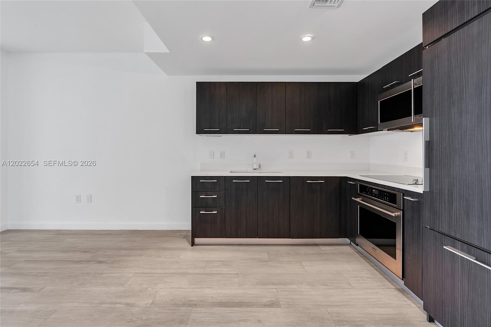 45 SW 9th St #3502, Miami FL 33130