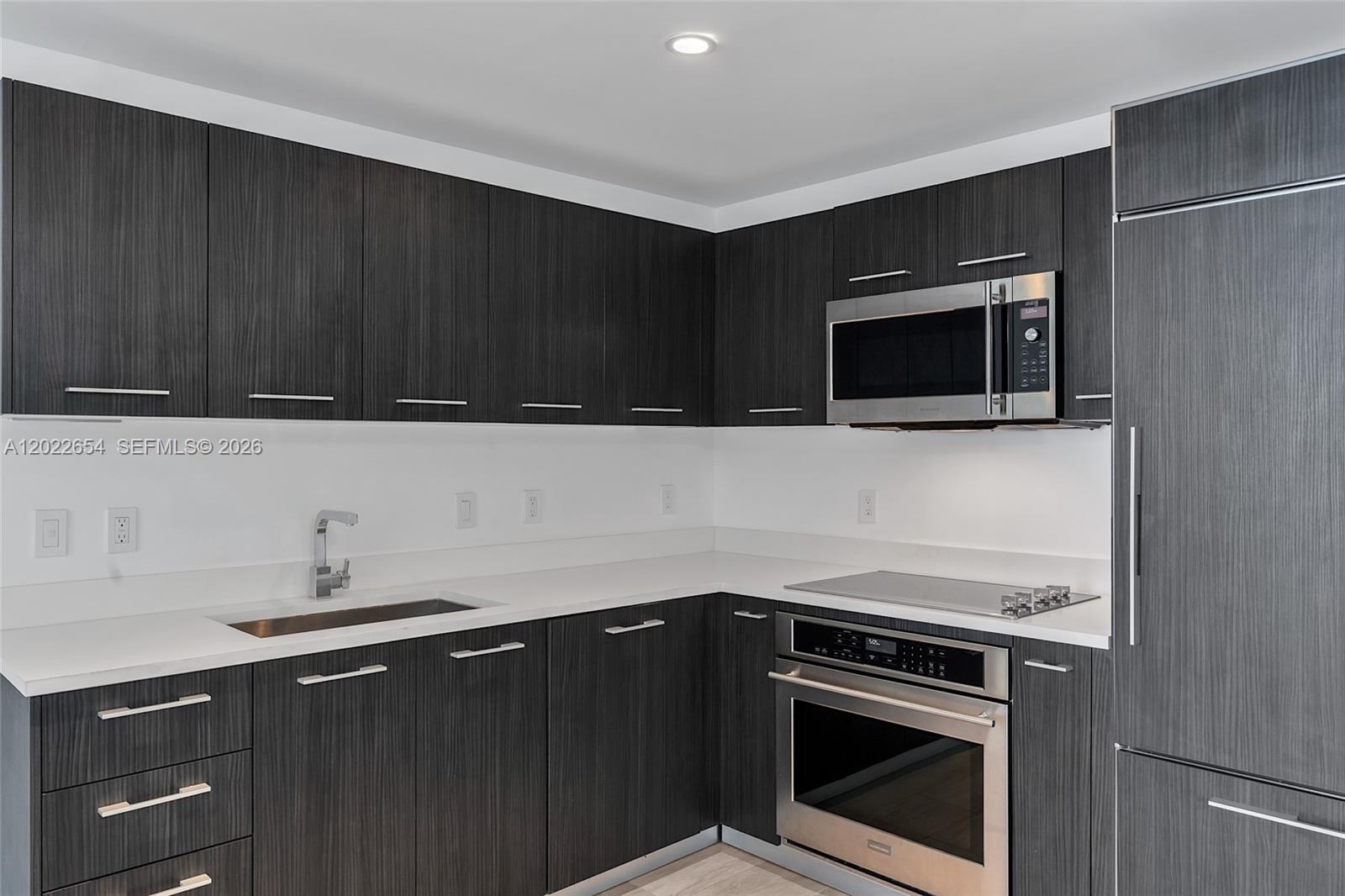 45 SW 9th St #3502, Miami FL 33130