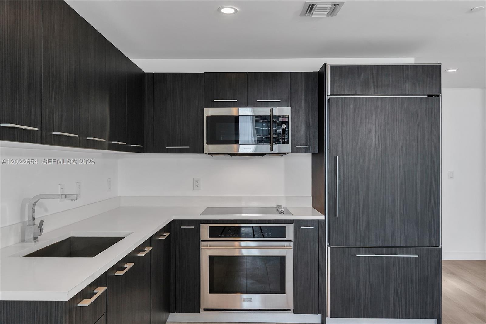 45 SW 9th St #3502, Miami FL 33130
