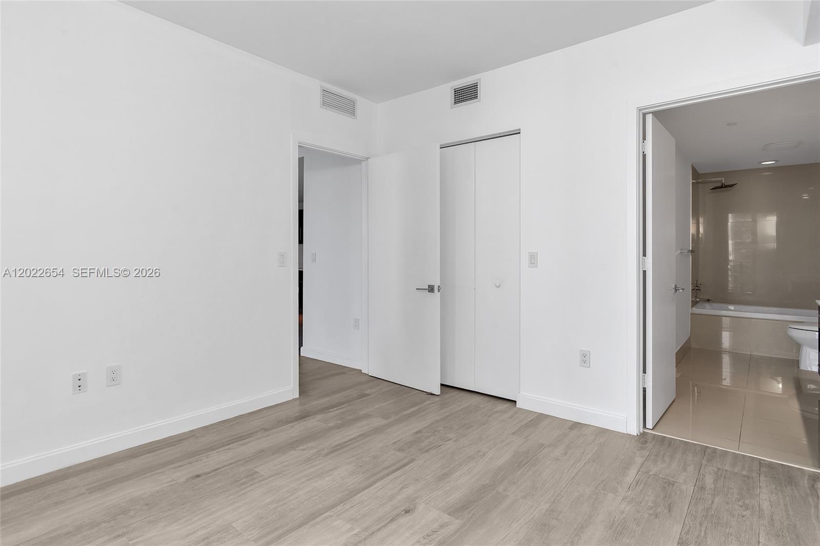 45 SW 9th St #3502, Miami FL 33130