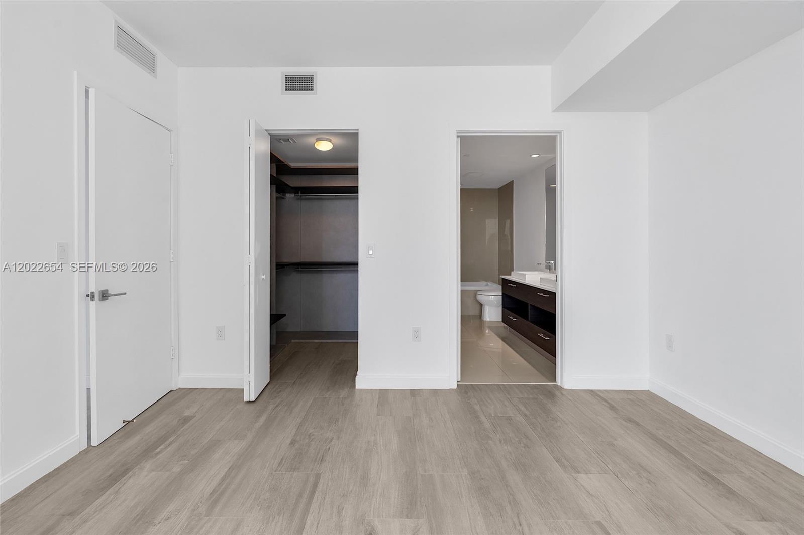45 SW 9th St #3502, Miami FL 33130