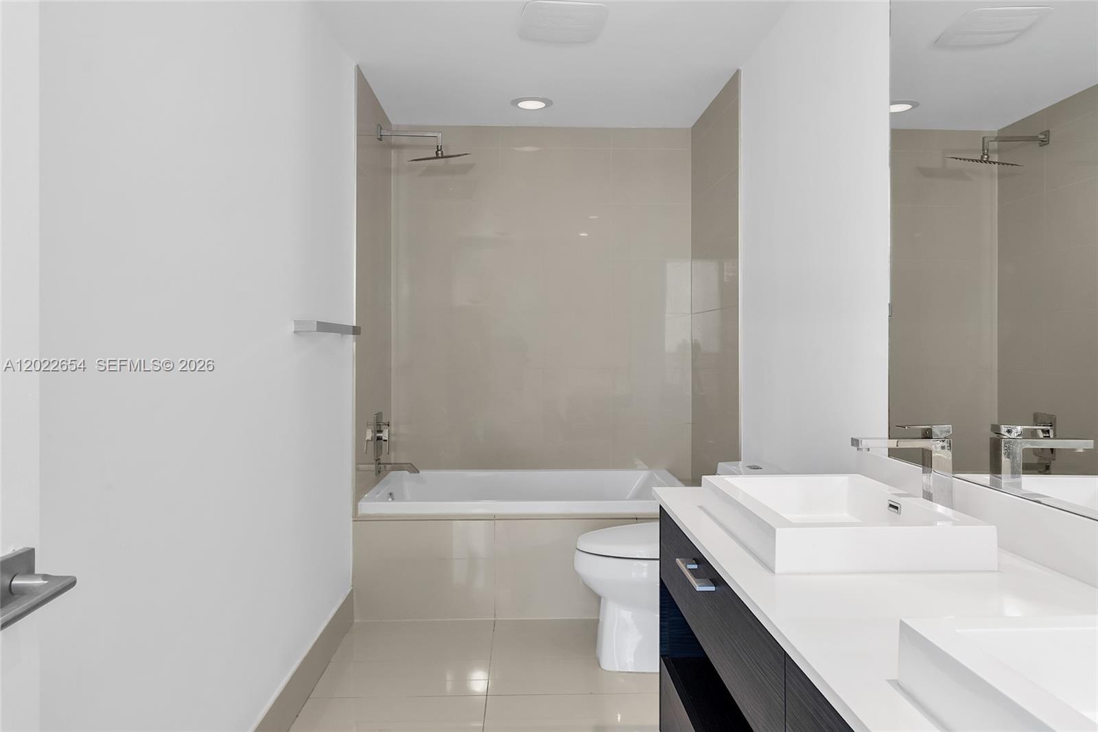 45 SW 9th St #3502, Miami FL 33130